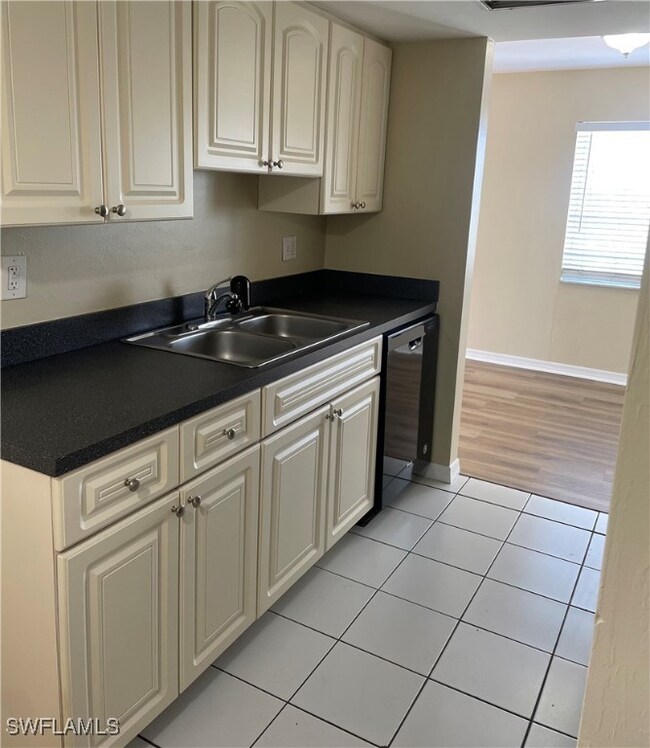 The Towers Condominiums unit 502, Fort Myers, FL 33901 - photo 3