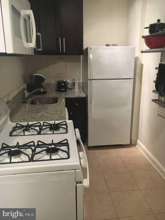 Swarthmore Condos unit 804, Washington, DC 20037 - photo 4