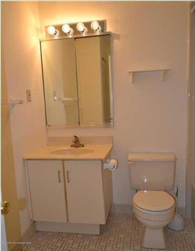 133 Dumbarton Hill Ct, Matawan, NJ 07747 - photo 7