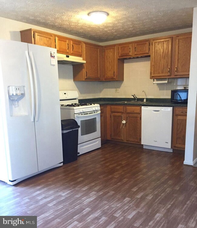 216 Compass Rd, Essex, MD 21221 - photo 4