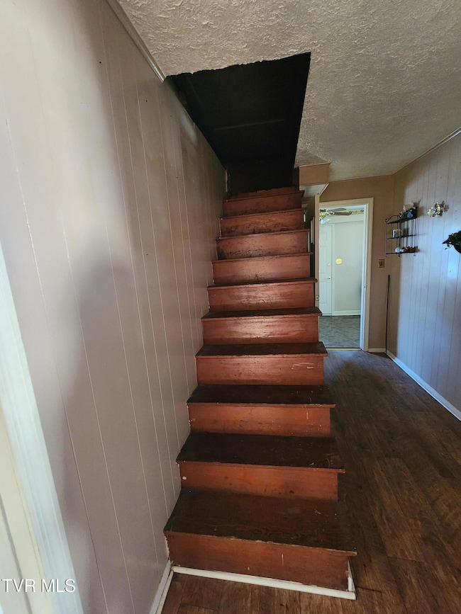 8506 Hickory St, Pound, VA 24279 - photo 5