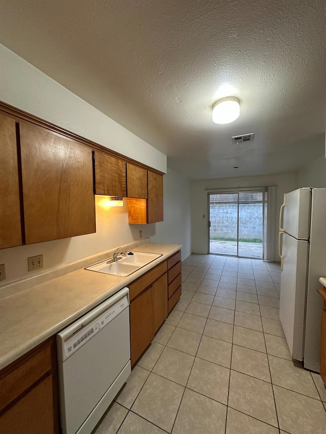 461 Minnewawa Ave unit 101, Clovis, CA 93612 - photo 4