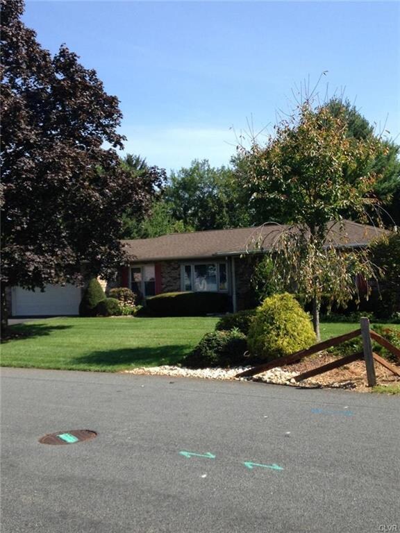 1541 Country Club Rd, Allentown, PA 18106 - photo 2
