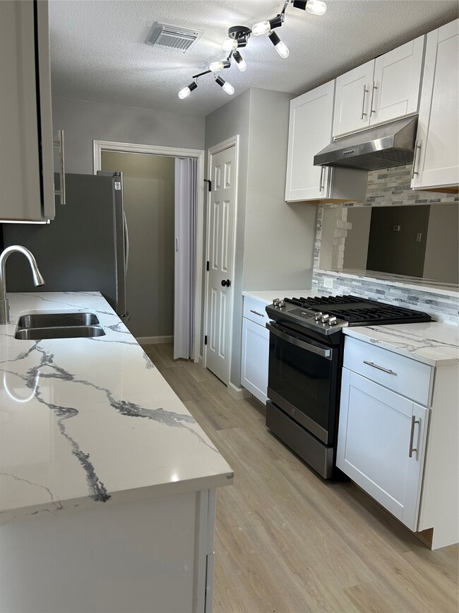 7747 Ashmole Ln, Houston, TX 77088 - photo 3