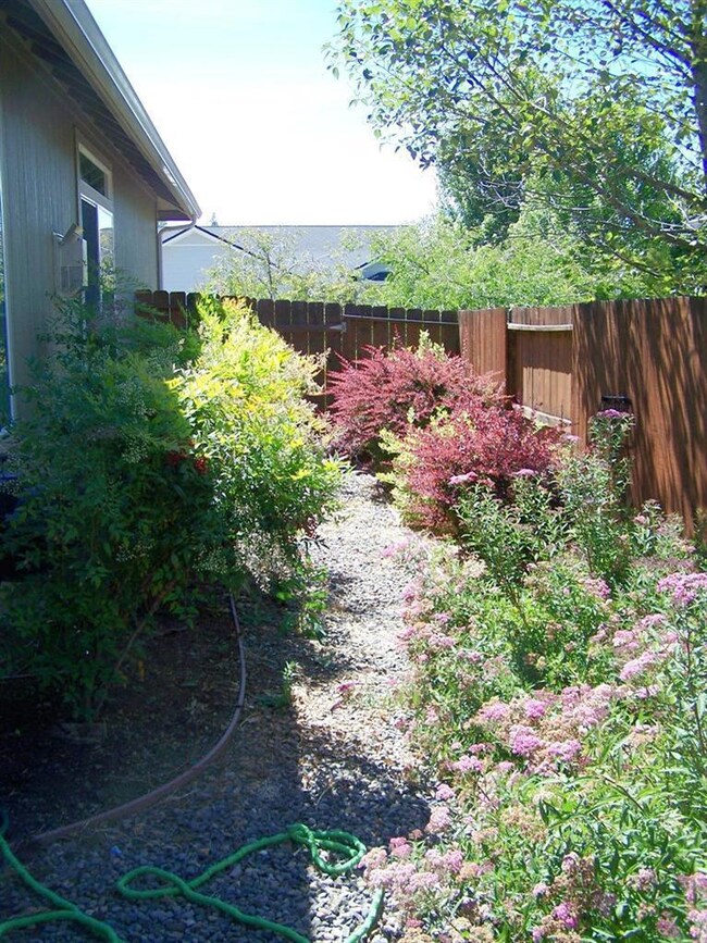 unlisted-address, Grants Pass, OR 97527 - photo 6