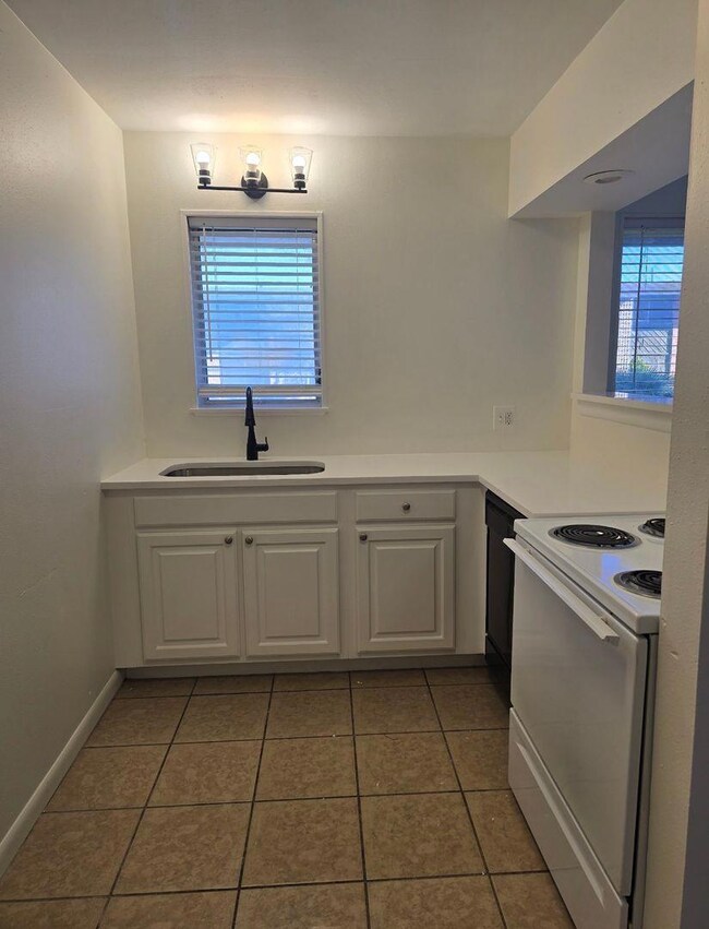 3304 Red River St unit 206, Austin, TX 78705 - photo 5