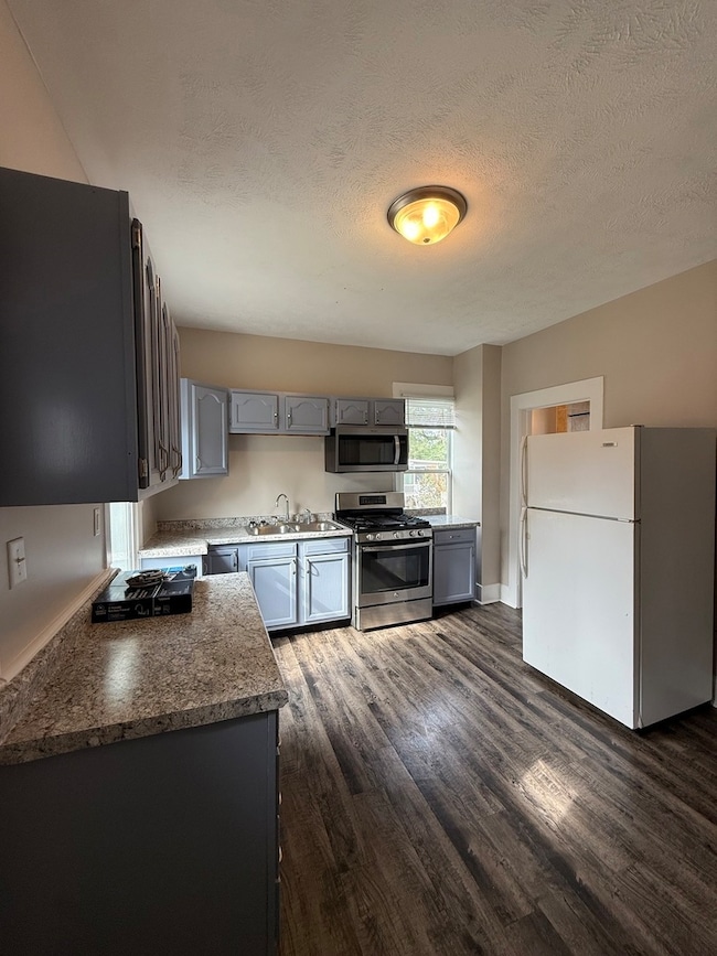 1401 W Elm St, Bloomington, IL 61701 - photo 3