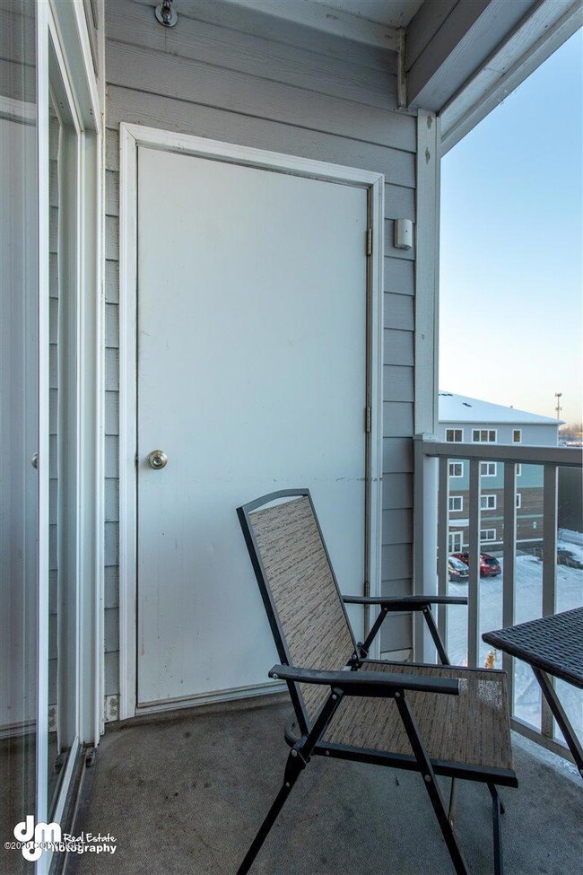 03-Balcony_SOPH1583