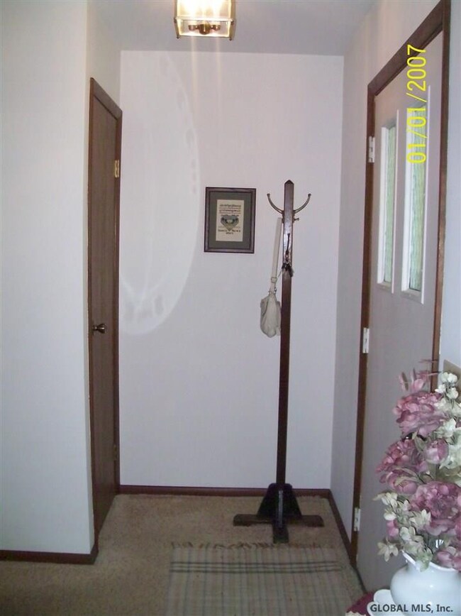 58 Parkwyn Dr, Delmar, NY 12054 - photo 4