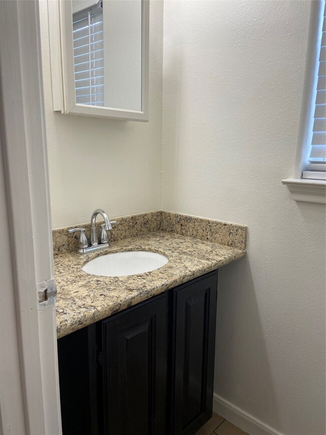 6843 Larkstone St unit B, Houston, TX 77028 - photo 6