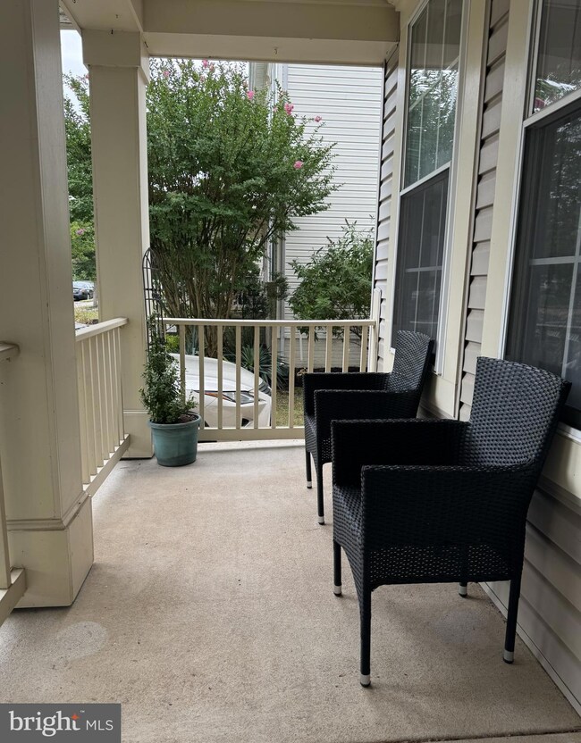 11986 Rayborn Creek Dr, Manassas, VA 20109 - photo 2