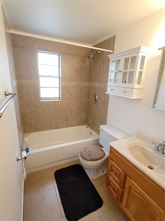 3719 Meadowbreeze Dr, Tampa, FL 33619 - photo 7