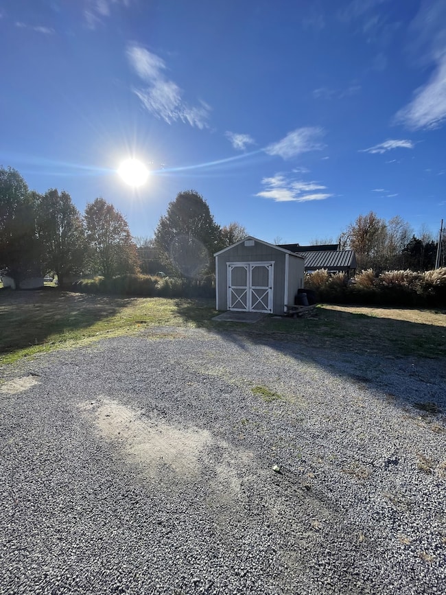 135 Leigh Anna Cir, Lafayette, TN 37083 - photo 6