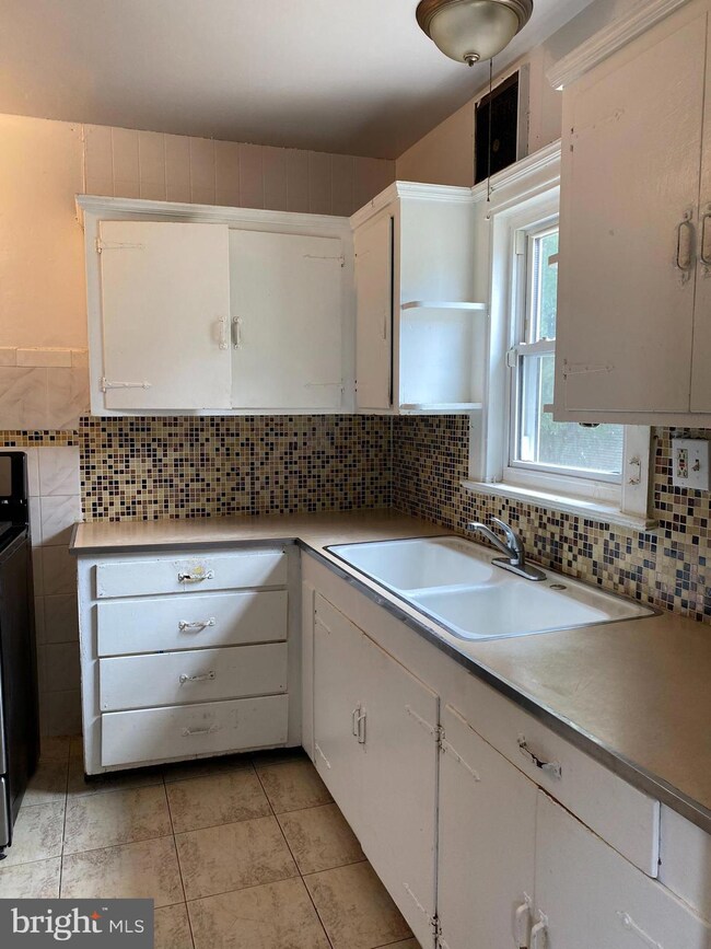 704 Bridgeboro St, Riverside, NJ 08075 - photo 5