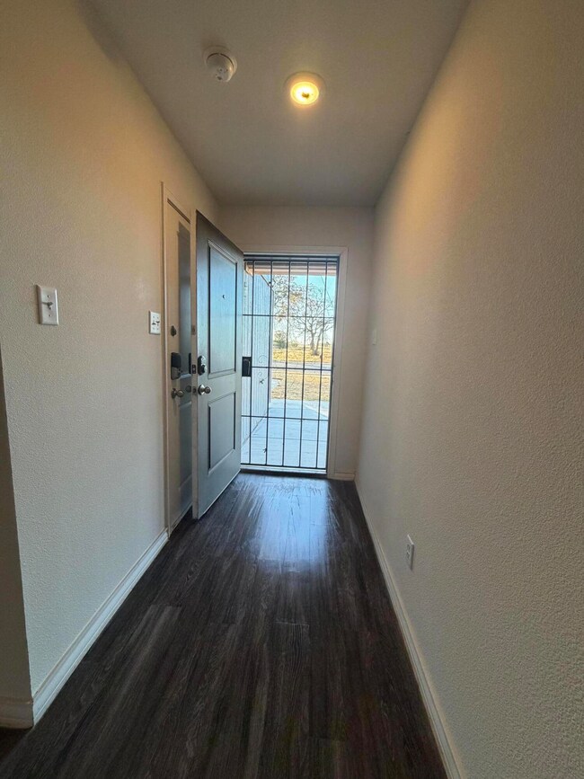 406 N Zenith Ave unit A & B, Lubbock, TX 79403 - photo 5