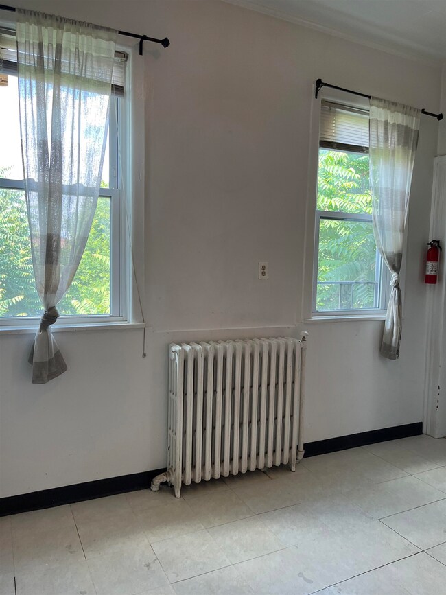 32 Manhattan Ave unit 2, Jersey City, NJ 07307 - photo 3