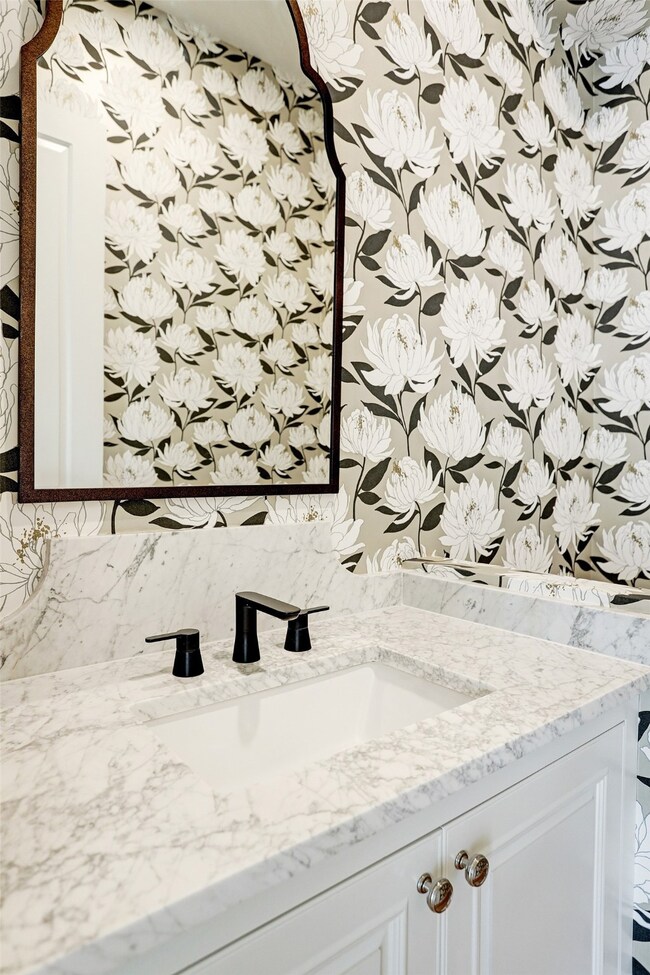 1901 Chippendale Rd, Houston, TX 77018 - photo 3