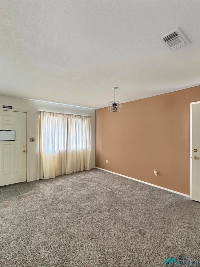 2310 Violet St, Carlsbad, NM 88220 - photo 3