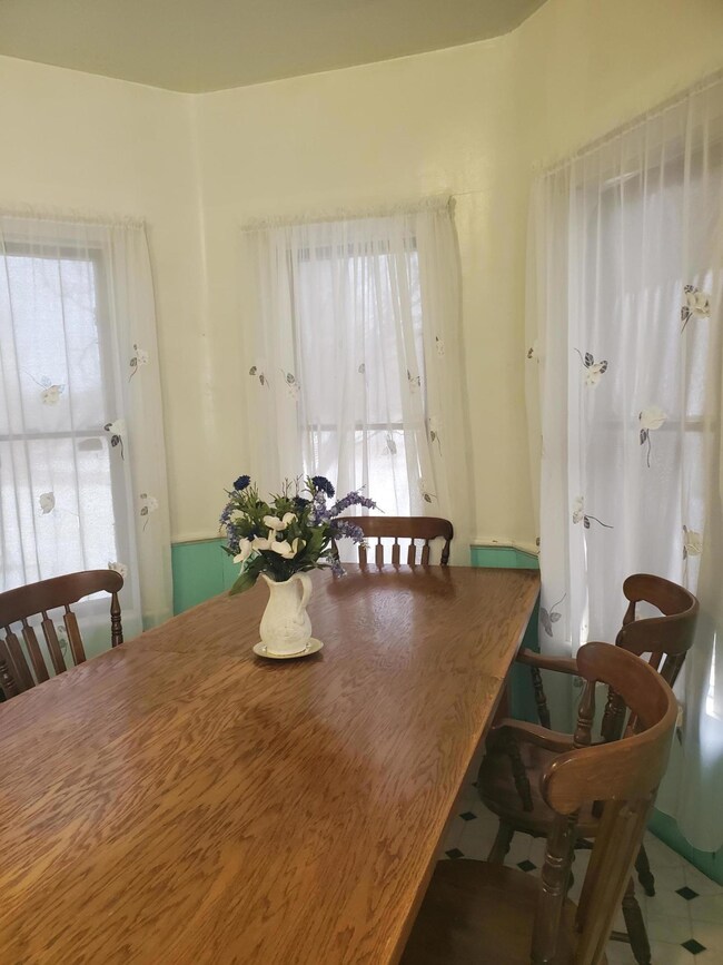 DINING1