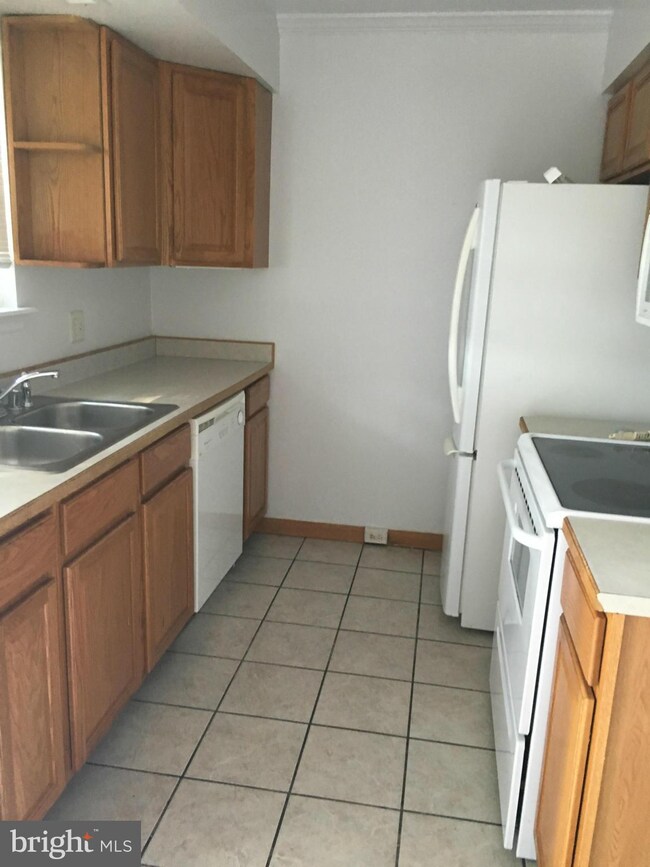 21749 Marigold Cir, Sterling, VA 20164 - photo 5