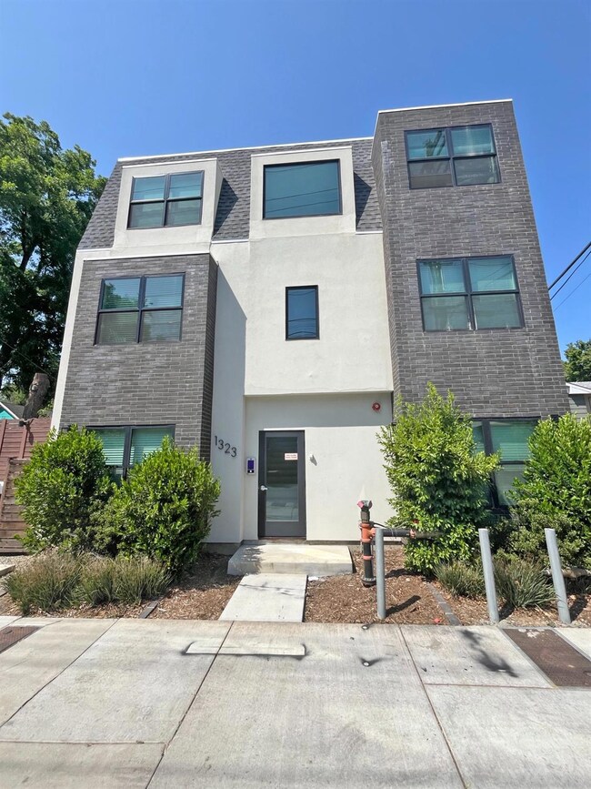 1323 Democracy Aly, Sacramento, CA 95814 - photo 3