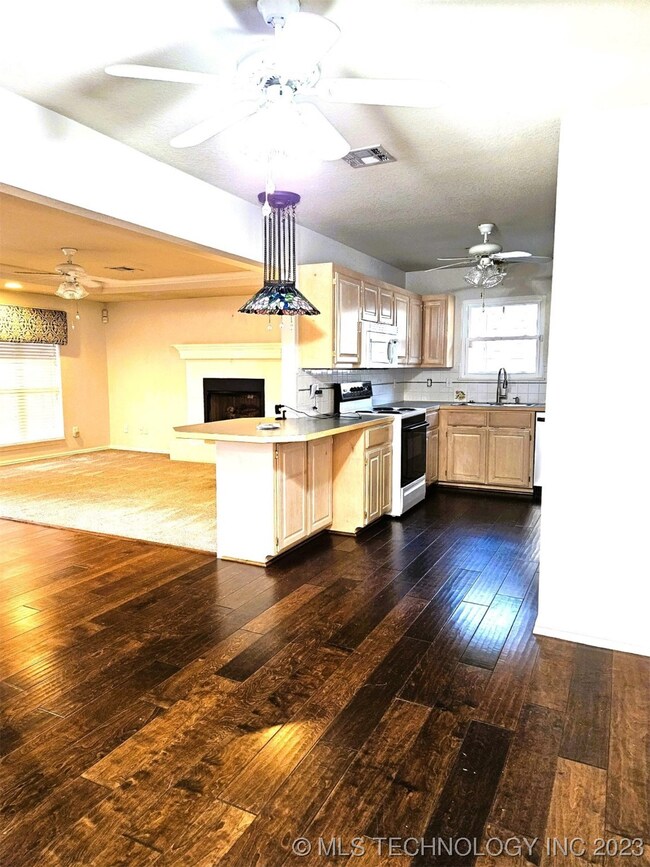 1132 E Watchorn Ave, Sapulpa, OK 74066 - photo 3