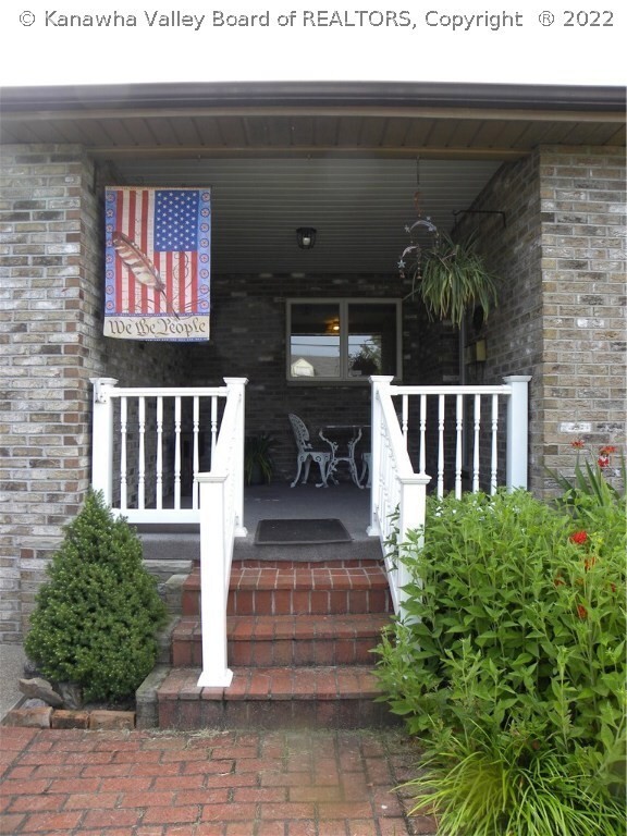 556 22nd St, Dunbar, WV 25064 - photo 2