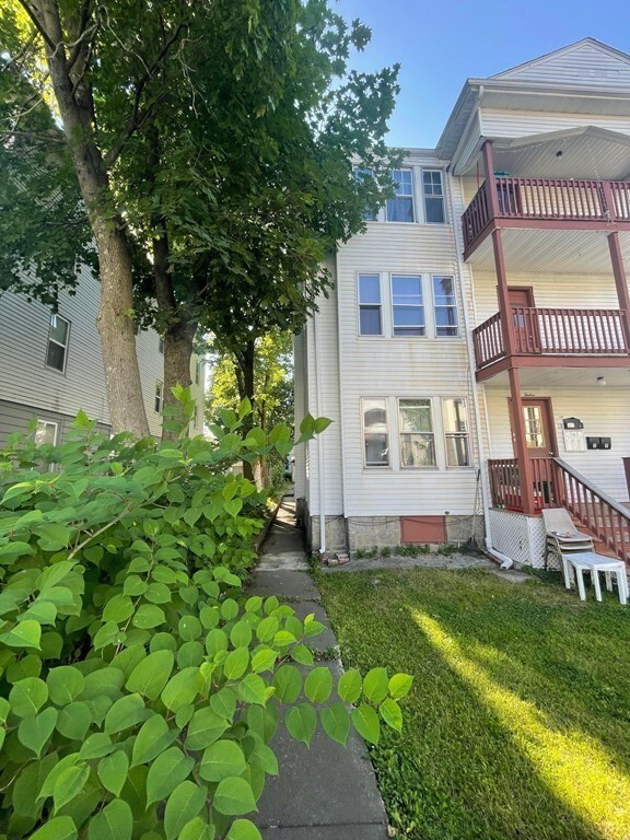 12 Fairbanks St, Worcester, MA 01610 - photo 3