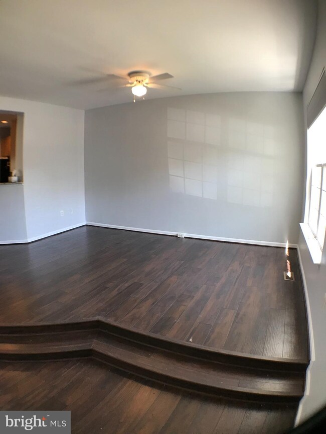 10296 Butternut Cir, Manassas, VA 20110 - photo 2