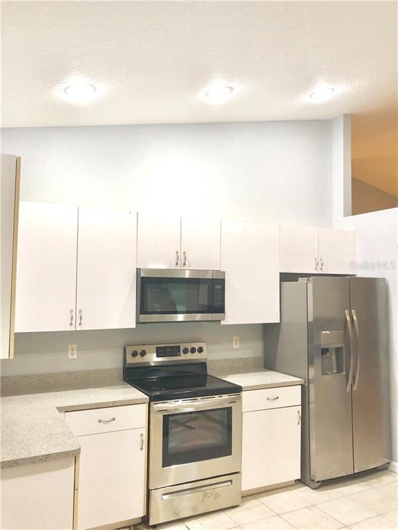 5230 Pond View Ct, Zephyrhills, FL 33541 - photo 6