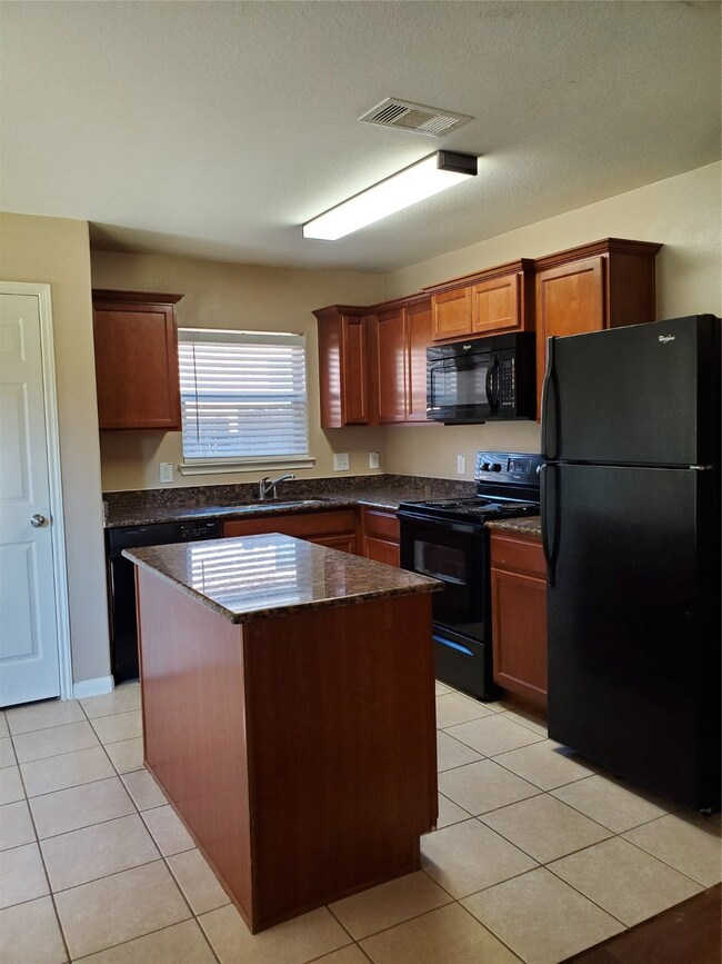 12138 Estelle Ln, Pinehurst, TX 77362 - photo 7