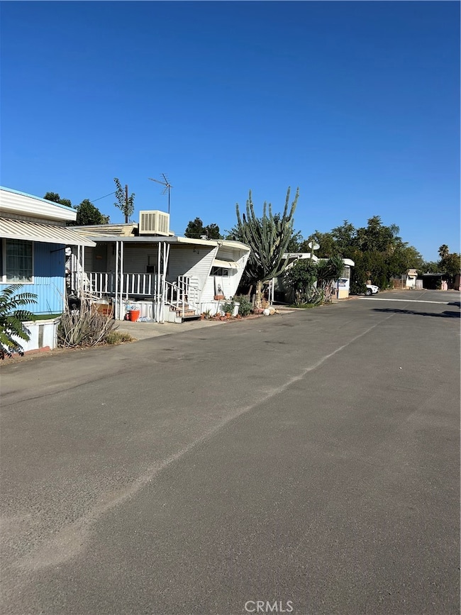 501 Belmont Ave unit 8, Bakersfield, CA 93308 - photo 4