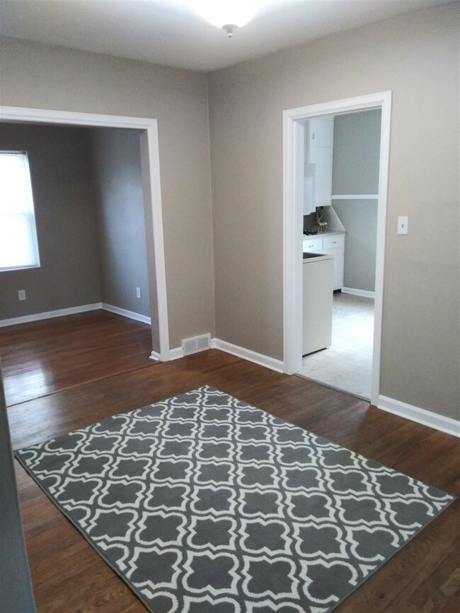 1955 W 7th St, Waterloo, IA 50702 - photo 5