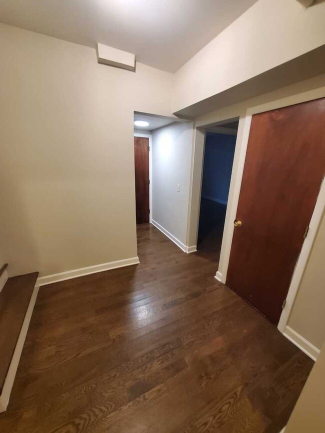 2724 W Glenlake Ave unit GARDEN, Chicago, IL 60659 - photo 2