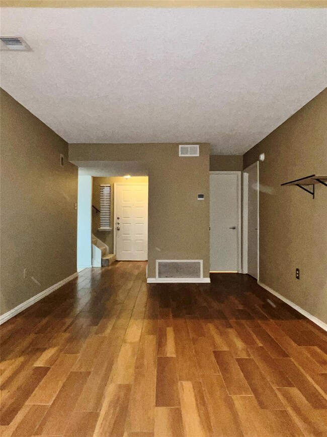 21 Rockwood Cir, Bedford, TX 76021 - photo 2