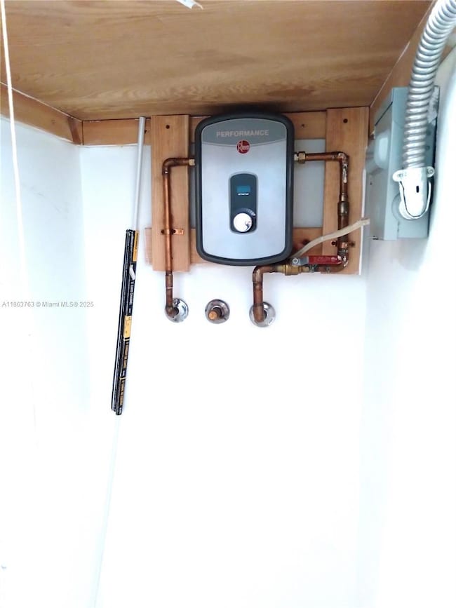 1532 Gabriel St, Hollywood, FL 33020 - photo 4