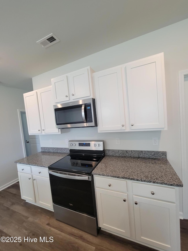 302 Red Cedar Dr, Sneads Ferry, NC 28460 - photo 6