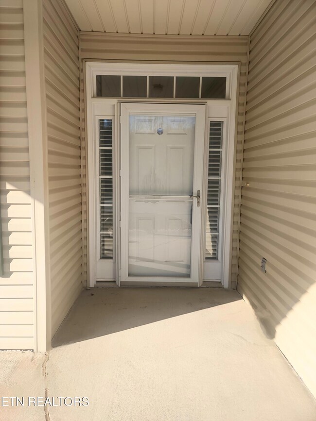 709 Mountainoak Ln unit 15B, Powell, TN 37849 - photo 2