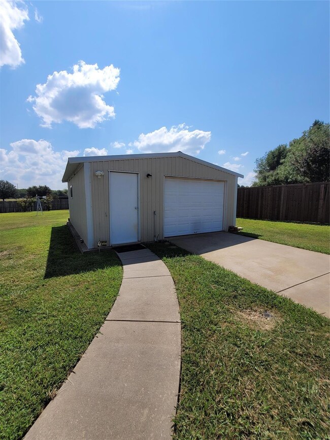 143 Chrissa Dr, Pottsboro, TX 75076 - photo 5