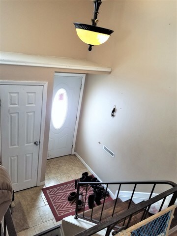 60 Alameda Dr, Carpentersville, IL 60110 - photo 5