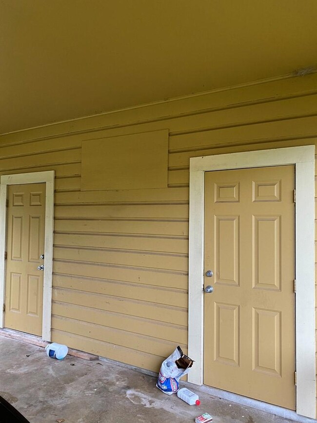 1413 Pershing carport storage