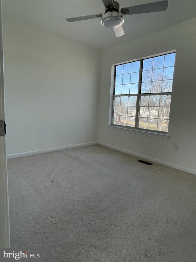 93 St Charles Square unit 93, Sterling, VA 20164 - photo 7