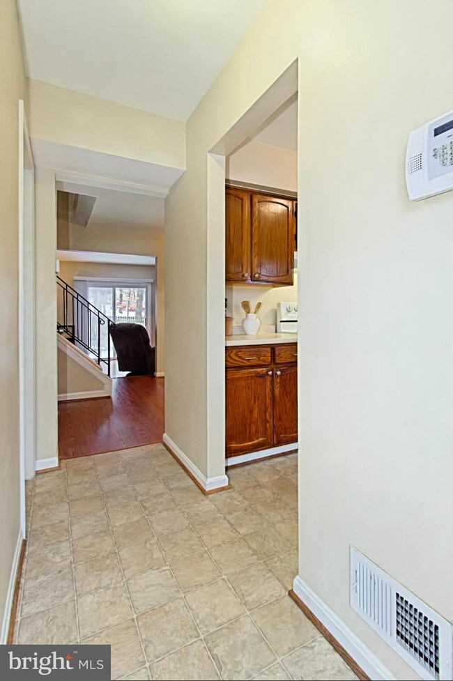 8583 Chester Grove Ct, Springfield, VA 22153 - photo 3