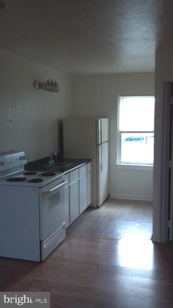 270 N Washington St unit APARTMENT C, Berkeley Springs, WV 25411 - photo 2