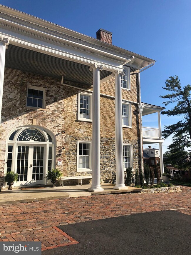 411 N Loudoun St unit 105, Winchester, VA 22601 - photo 2