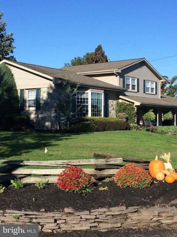 662 S Kinzer Ave, New Holland, PA 17557 - photo 4