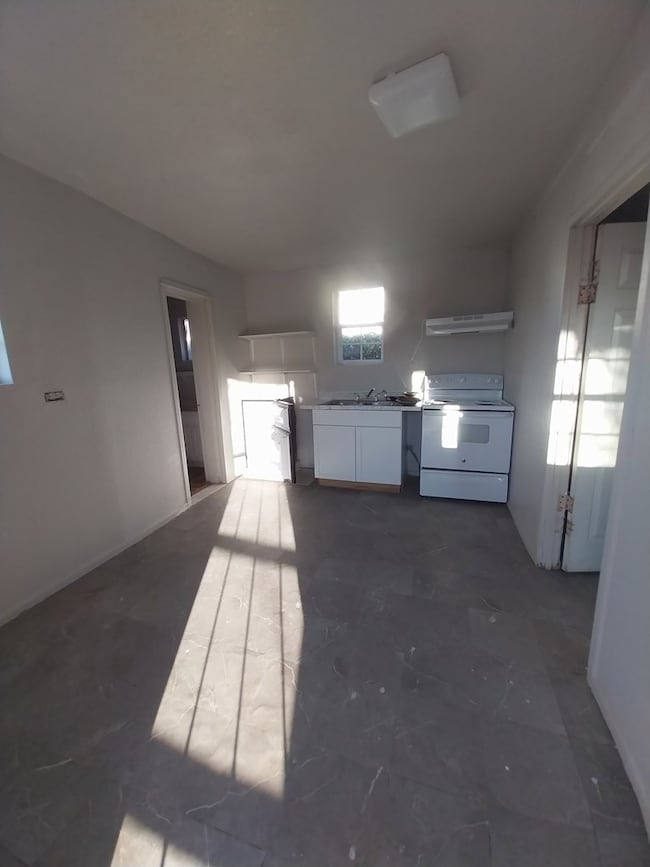 268 Medina St, Eagle Pass, TX 78852 - photo 5