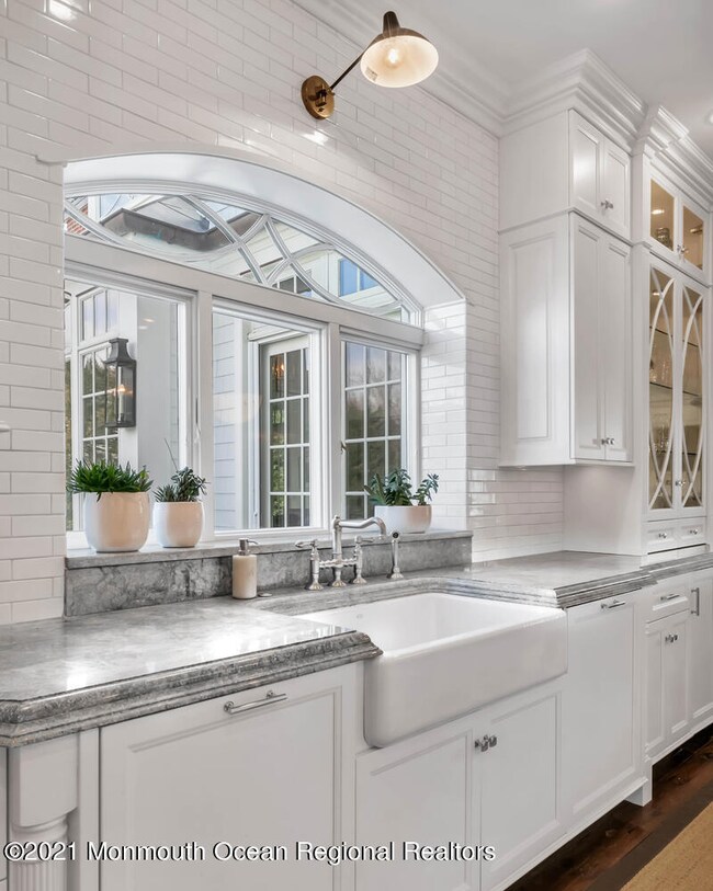 Eat-in Kitchen