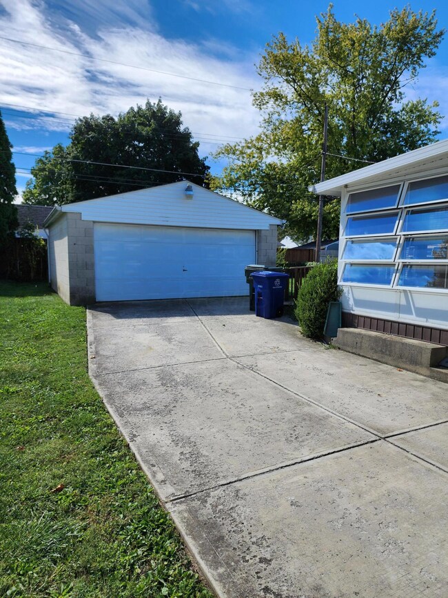 3977 Lynward Rd, Columbus, OH 43228 - photo 7