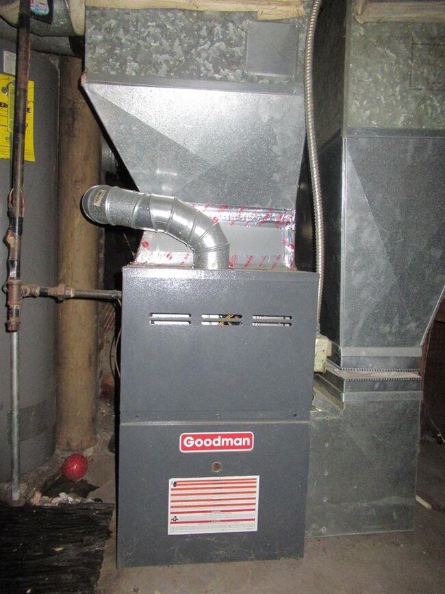 1523 W High St, Davenport, IA 52804 - photo 7